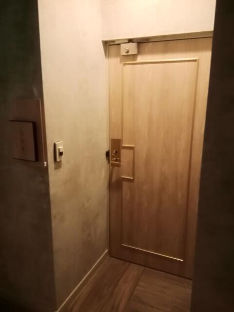 セッティングザシーン厚木(厚木市/ラブホテル)の写真『部屋の入口です。(308号室21,1)』by キジ