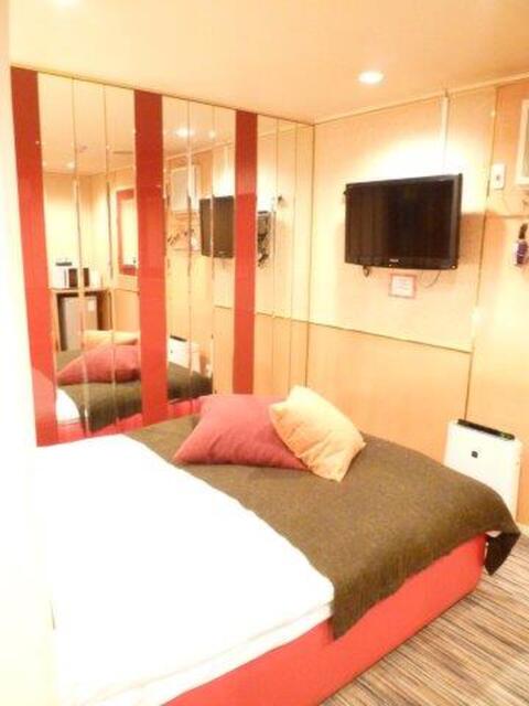 ホテルSAVOY(台東区/ラブホテル)の写真『505号室（入口から部屋奥）』by 格付屋