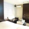 HOTEL Villa Senmei(ヴィラ センメイ）(大田区/ラブホテル)の写真『208号室（部屋奥から入口横方向）』by 格付屋
