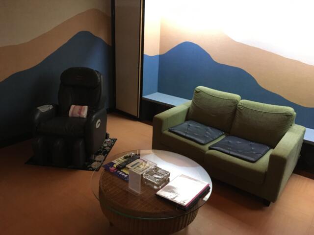 ホテル ファニーズ(横浜市中区/ラブホテル)の写真『201号室リビングスペース』by 92魔