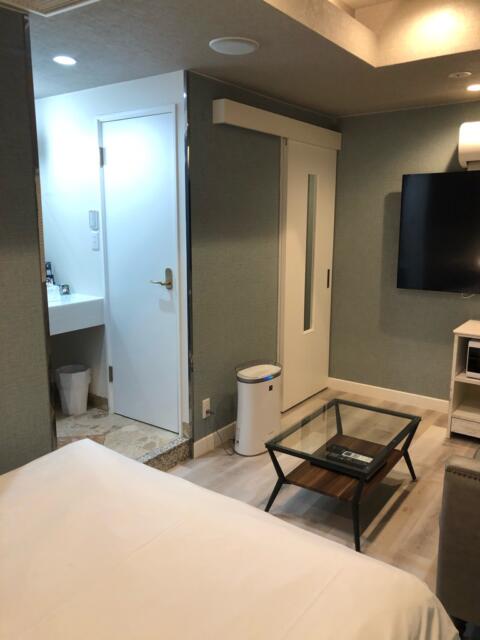 HOTEL Bless（ブレス)(新宿区/ラブホテル)の写真『302号室（モデレート）室内見返しトイレドアと入り口方向』by hello_sts