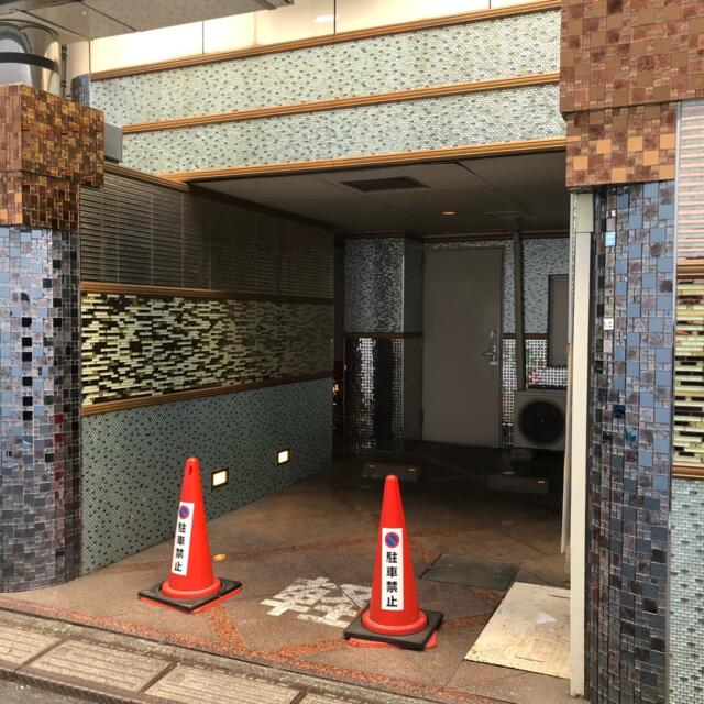 HOTEL Bless（ブレス)(新宿区/ラブホテル)の写真『スタッフ専用の駐車場で、来客未対応とのことです。』by hello_sts