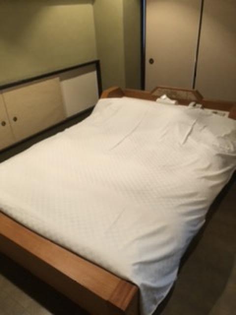 HOTEL Sun（サン）(新宿区/ラブホテル)の写真『408号室　ベッド』by 林 寅之助