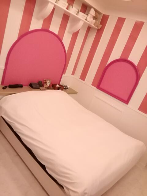 セッティングザシーン厚木(厚木市/ラブホテル)の写真『ベッドです。(413号室利用21,2)』by キジ