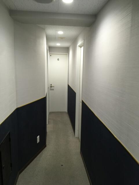 レンタルルーム　MIST(港区/ラブホテル)の写真『7階廊下』by 92魔