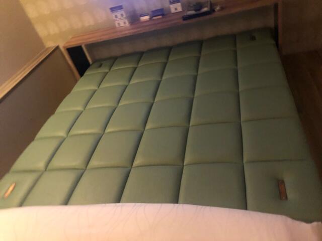 ホテル ATLAS(アトラス)(新宿区/ラブホテル)の写真『702号室マット。手足拘束金具付き。このスペースは色々使えます。』by hello_sts