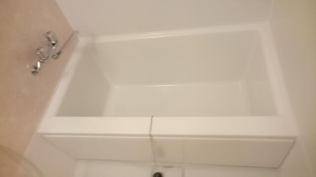 RING MY BELL（リングマイベル）(相模原市/ラブホテル)の写真『401号室の浴槽 ためるのにかなり時間を要した。(^^ゞ。』by angler