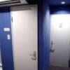 アクア横浜(横浜市西区/ラブホテル)の写真『202号室　左：シャワー、中：トイレ、右：出入り口』by マーケンワン