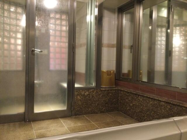 HOTEL PROUD（プラウド）(新宿区/ラブホテル)の写真『501号室 浴室(奥のドアがミストサウナルーム)』by ACB48