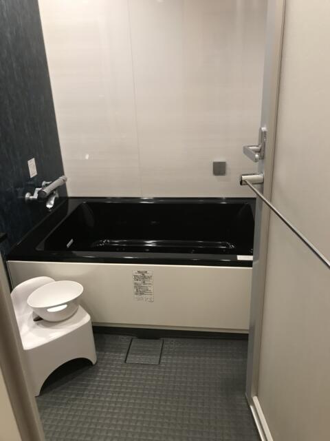 ラピア(新宿区/ラブホテル)の写真『リニューアルした407号室の浴室1』by 少佐