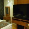 ホテル マイン 岐阜(岐南町/ラブホテル)の写真『505号室　ベッドルームのテレビ』by キセキと呼ぶ他ない