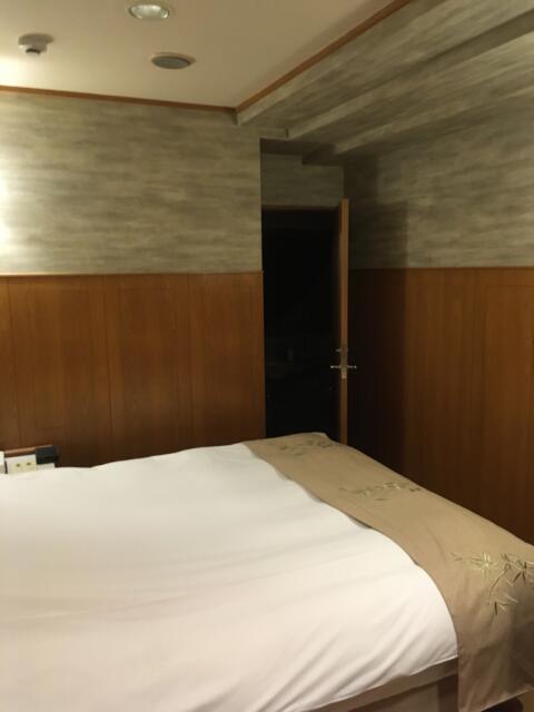 HOTEL 風々(ふふ)(新宿区/ラブホテル)の写真『111号室　入口からの部屋の様子』by キルメス