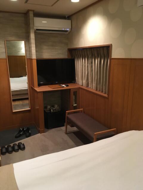 HOTEL 風々(ふふ)(新宿区/ラブホテル)の写真『111号室 奥からの部屋の様子』by キルメス