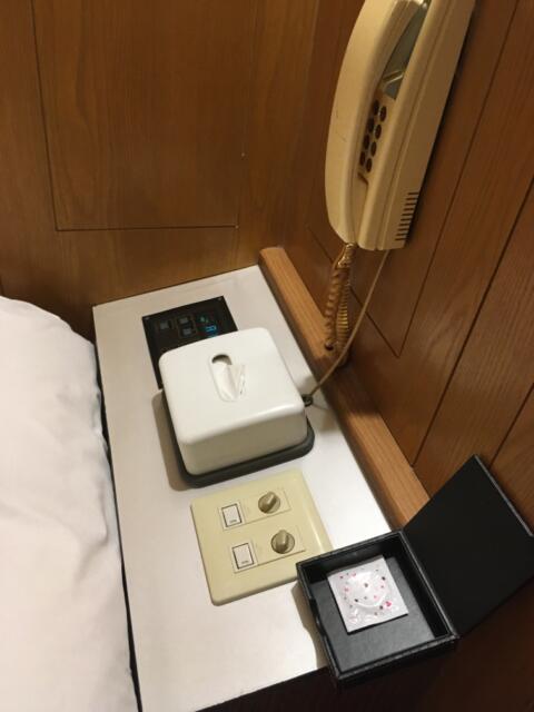 HOTEL 風々(ふふ)(新宿区/ラブホテル)の写真『111号室　ベッドサイド』by キルメス