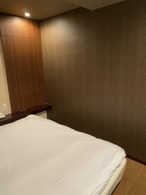 ヒルズホテル五反田(品川区/ラブホテル)の写真『605号室(左手前から奥)』by こねほ