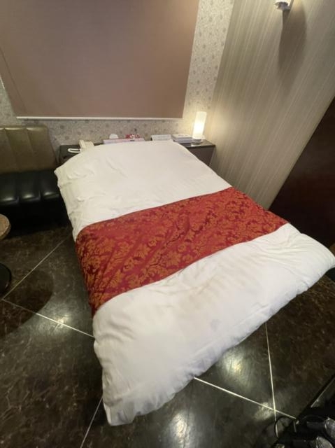 サンモリッツ 本店(台東区/ラブホテル)の写真『402号室のベッド』by miffy.GTI