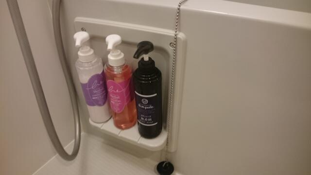 マンゴスチンホテル(町田市/ラブホテル)の写真『516号室の浴室のシャンプー類 ボディシャンプーは無香料です。(*^^*)』by angler