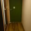 マンゴスチンホテル(町田市/ラブホテル)の写真『516号室の入ったところ。防音性のあるドア。』by angler
