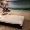 セッティングザシーン厚木(厚木市/ラブホテル)の写真『ベッドです。ビーチ風な室内です。(411号室利用21,3)』by キジ