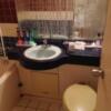 ニューヨーク(武蔵野市/ラブホテル)の写真『301号室、浴室のトイレと洗面所』by ビデ三郎