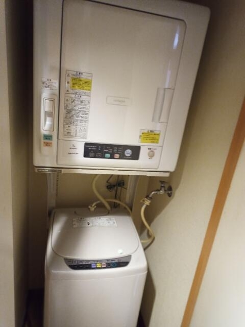 Festa （フェスタ）(成田市/ラブホテル)の写真『302号室　洗濯機　と　乾燥機』by かーたー