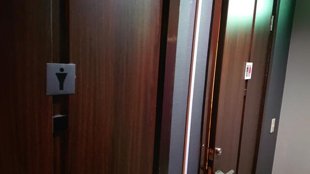 レンタルルームm2(大田区/ラブホテル)の写真『各部屋共用のトイレ』by 舐めたろう