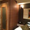 HOTEL SULATA渋谷道玄坂(渋谷区/ラブホテル)の写真『205号室 キャビネット側から見た室内』by ACB48