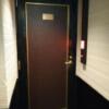池袋パークサイドホテル(豊島区/ラブホテル)の写真『206号室 部屋前。チャイムあり』by なめろう