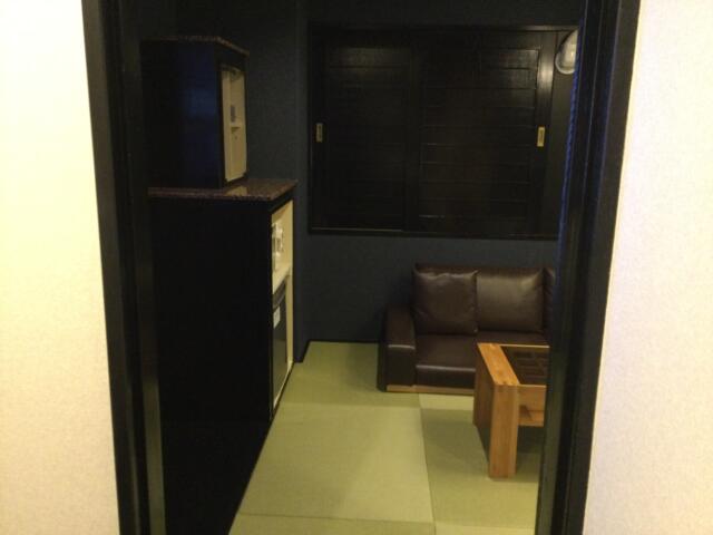 HOTEL Bless（ブレス)(新宿区/ラブホテル)の写真『206号室 前室から見た室内』by ACB48