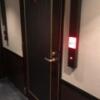 池袋パークサイドホテル(豊島区/ラブホテル)の写真『302号室　入り口扉』by hello_sts