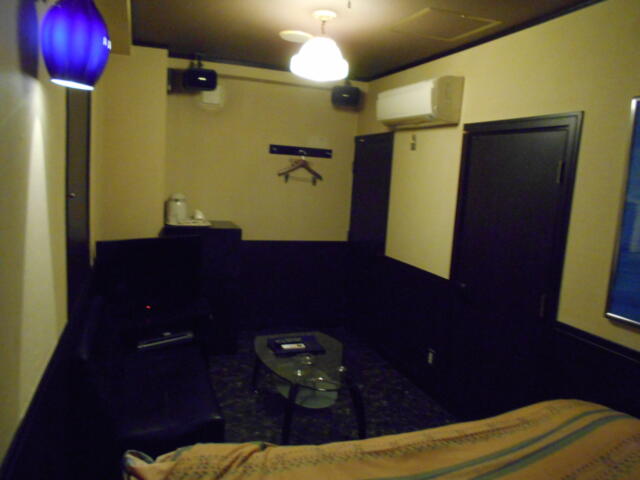 キャメルイン(立川市/ラブホテル)の写真『112号室、部屋奥から』by もんが～