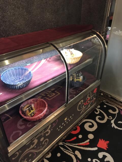 新宿ジャルディーノ(新宿区/ラブホテル)の写真『ドーナツが入ってるガラスケース』by 少佐