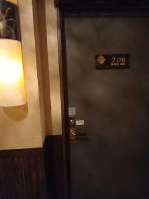 BaliAn RESORT(バリアンリゾート)新宿(新宿区/ラブホテル)の写真『部屋入り口前ドア　※利用部屋番号708』by クロマグロ