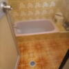 ペリカン(渋谷区/ラブホテル)の写真『202号室の浴室　お湯はすぐにたまり、溢れました。(^_^ゞ』by angler