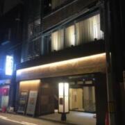 ホテル Be・zen(ビ・ゼン)(大阪市/ラブホテル)の写真『夜の外観』by あらび