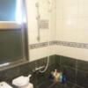 ホテル リンデン 湯島(文京区/ラブホテル)の写真『307号室（浴室シャワー部分。スライド固定式併用。シャワーヘッドは壁向き）』by 格付屋