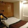 ホテル リンデン 湯島(文京区/ラブホテル)の写真『307号室（ベッドゾーン入口から）』by 格付屋