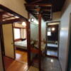 ペリカン(渋谷区/ラブホテル)の写真『501号室の入り口側からの室内　広角で撮るとこんな感じです。左手前にソファーがあります。全体に広くて余裕があります。』by angler