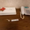ペリカン(渋谷区/ラブホテル)の写真『503号室の電話、ゴムとティッシュ、鍵』by angler