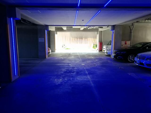 HOTEL COSTA RESORT(コスタリゾート)(茅ヶ崎市/ラブホテル)の写真『裏側、建物の下が駐車場です。(211号室利用21,4)』by キジ