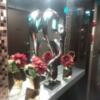 HOTEL Shuffle(シャッフル)(豊島区/ラブホテル)の写真『5階フロアの造花と謎の造形物』by 市