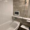 Hotel Queen(クィーン)(豊島区/ラブホテル)の写真『501号室（ラグジュアリー）浴室1　シャワーヘッド、TVあります』by hello_sts