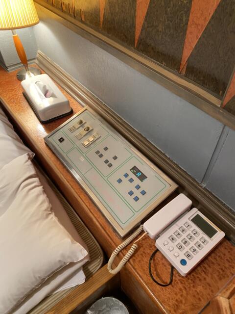 サザンクロス(新宿区/ラブホテル)の写真『402号室(ベッド傍スイッチ類)』by こねほ
