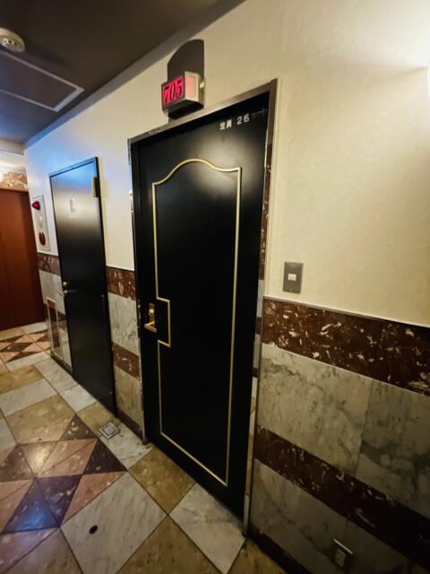 クリスタル１・２(台東区/ラブホテル)の写真『705号室の出入口』by miffy.GTI