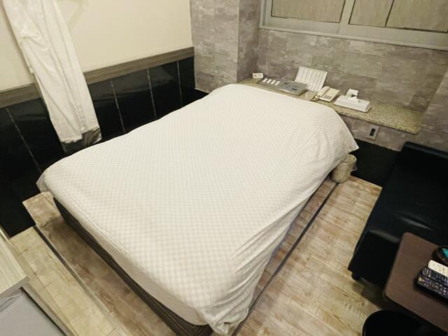 クリスタル１・２(台東区/ラブホテル)の写真『705号室のベッド』by miffy.GTI