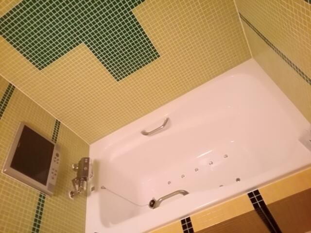 愛愛賓館(アイアイヒンカン)(横浜市栄区/ラブホテル)の写真『浴槽です。(407号室利用21,4)』by キジ