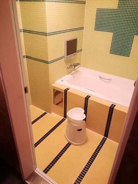 愛愛賓館(アイアイヒンカン)(横浜市栄区/ラブホテル)の写真『浴室です。(407号室利用21,4)』by キジ