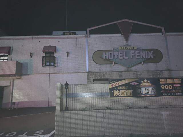 HOTEL FENIX（フェニックス）(富山市/ラブホテル)の写真『夜の外観』by まさおJリーグカレーよ
