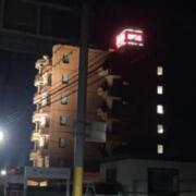 シャングリラ(富山市/ラブホテル)の写真『夜の外観』by まさおJリーグカレーよ