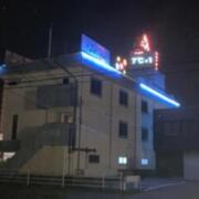 7℃＋ONE（ナナドシープラスワン）(金沢市/ラブホテル)の写真『夜の外観』by まさおJリーグカレーよ